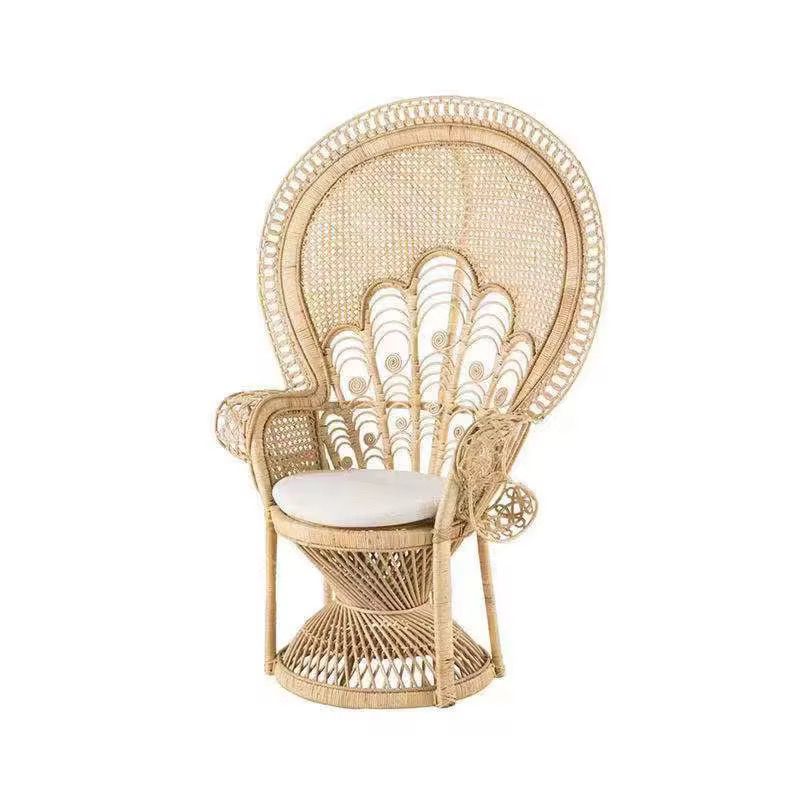 DEUX CHAISES ROYALE EN ROTIN + UNE TABLE MARIÉ